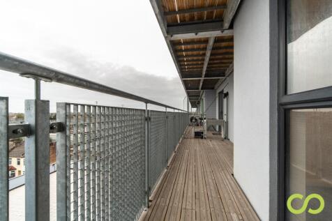 Balcony (Main)