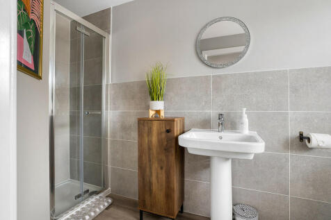ensuite to bedroo...