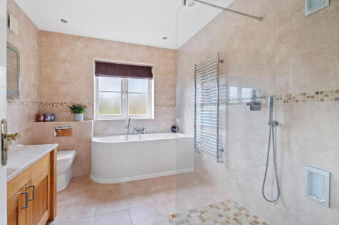 ensuite to bedroo...
