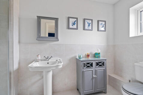 bedroom 2 ensuite