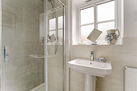 ensuite bedroom 2