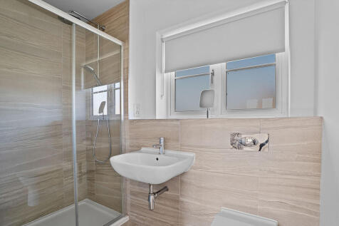 ensuite to bedroo...