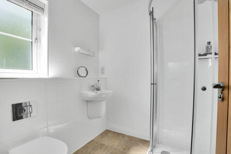 ensuite to bedroo...