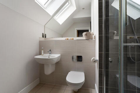 ensuite to bedroo...