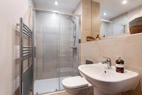 ensuite to bedroo...