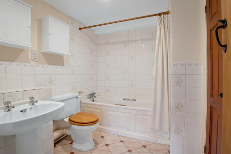 ensuite bedroom 2