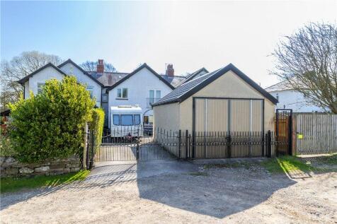 Detached Garage
