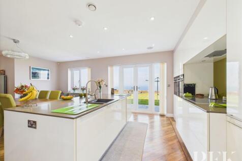 Lounge/Dining/Kitchen Family Room
