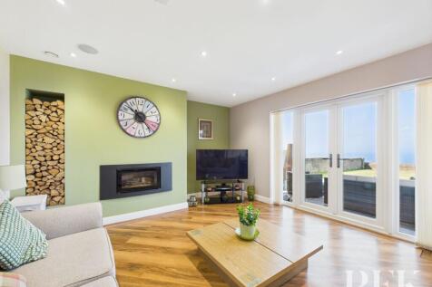 Lounge/Dining/Kitchen Family Room
