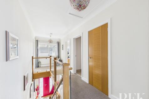 FIRST FLOOR LANDING