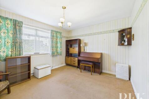 Bedroom/Dining Room