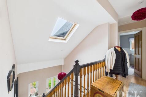 FIRST FLOOR LANDING