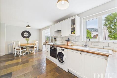 Kitchen/Dining Space