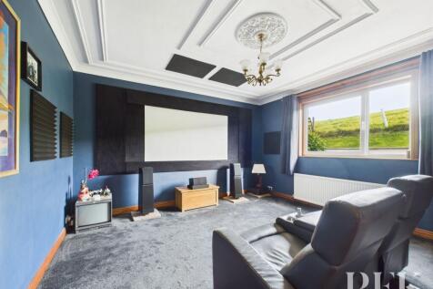 Reception Room/Bedroom