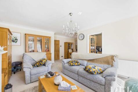 Lounge-Dining Room