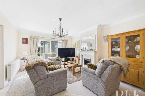 Lounge-Dining Room