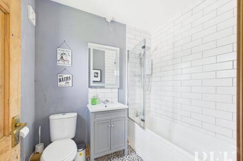 En-suite bathroom