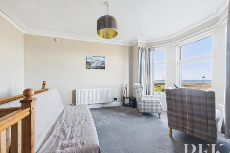 Bedroom/lounge