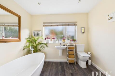 En-suite bathroom