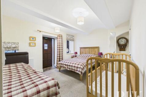 Lower ground floor bedroom 5