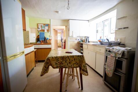 Kitchen 2.jpg