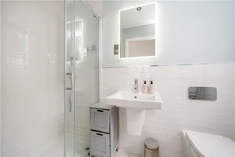 Main En-Suite