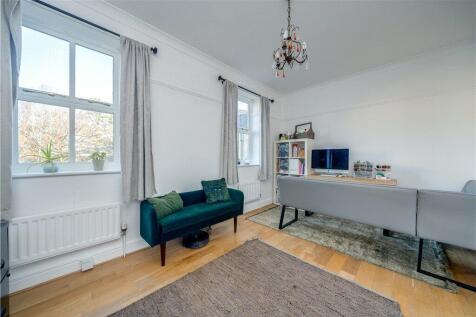 Bed 4 / Dining Room