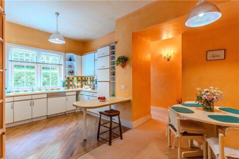 Kitchen/ Dining