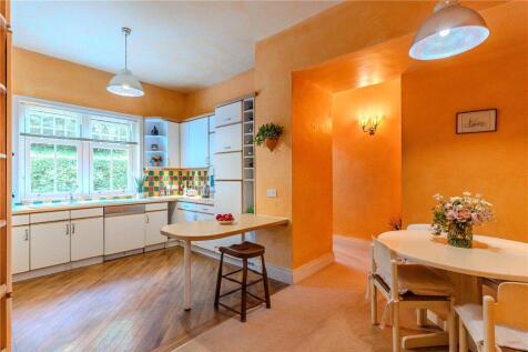 Kitchen / Dining