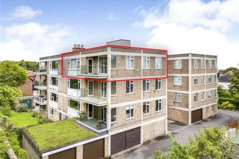 Harlow Oval Court