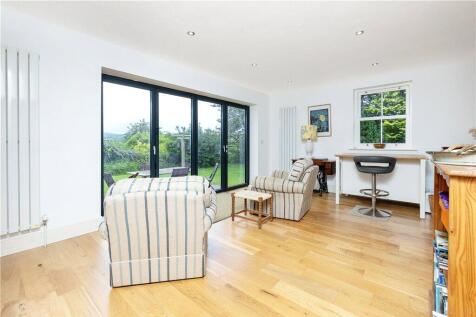 Living/Dining Area