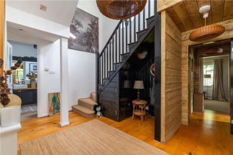 Spacious Entrance