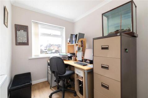 Bedroom / Study