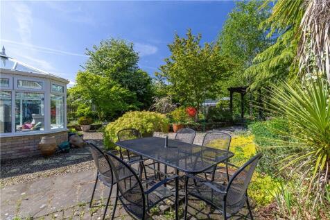 Outdoor Dining Space
