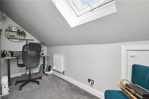 Bedroom / Study