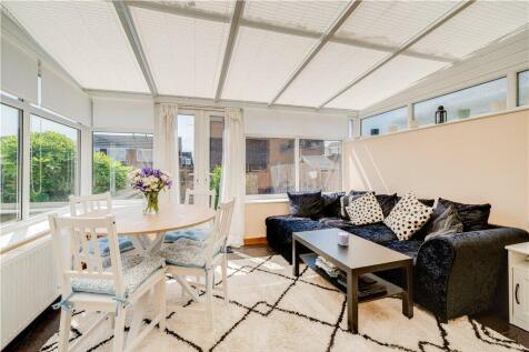 Sitting/Dining Area