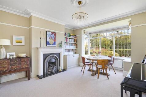 Sitting/Dining Room