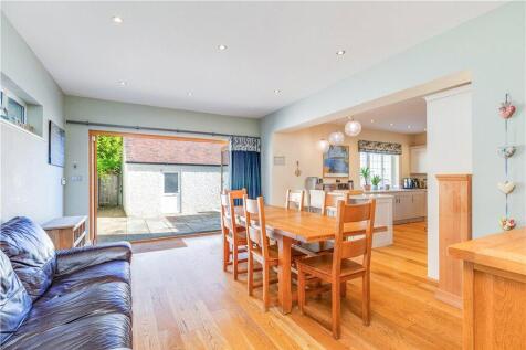 Living / Dining Area