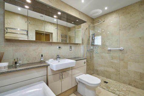 Main En-Suite