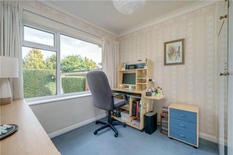 Bedroom / Study