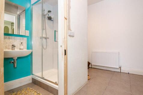 Gf Shower Room