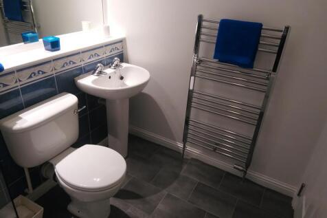 Main Bathroom 2