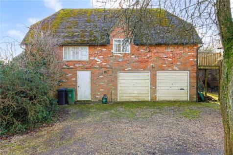 Annexe &amp; Garaging