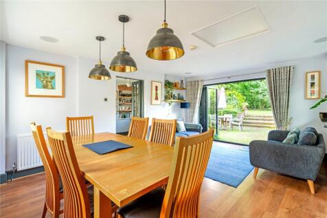 Kitchen/ Dining Room