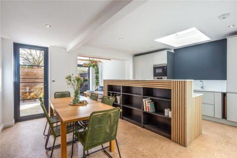 Kitchen/ Dining