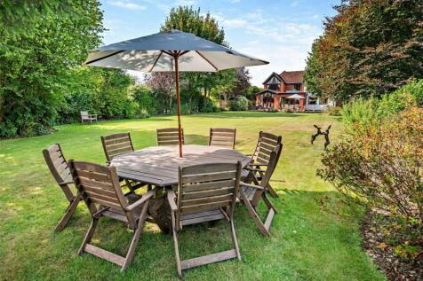 Alfresco Dining