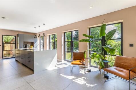 Kitchen/Seating Area