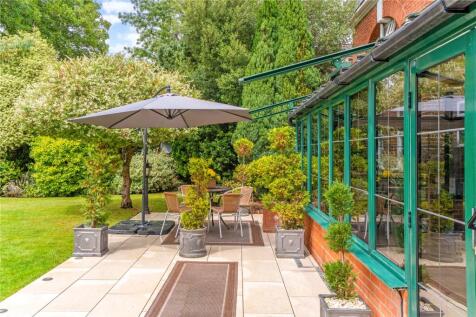 Alfresco dining