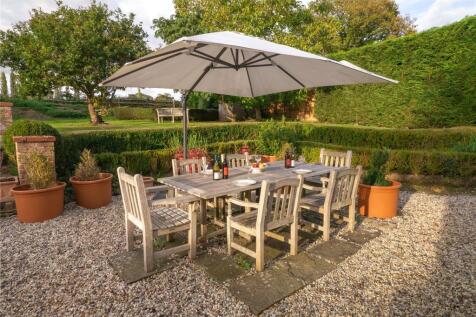 Alfresco Dining
