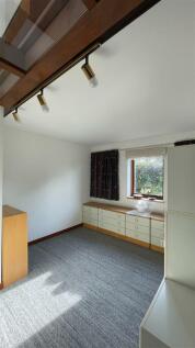 Bedroom2_1.JPG